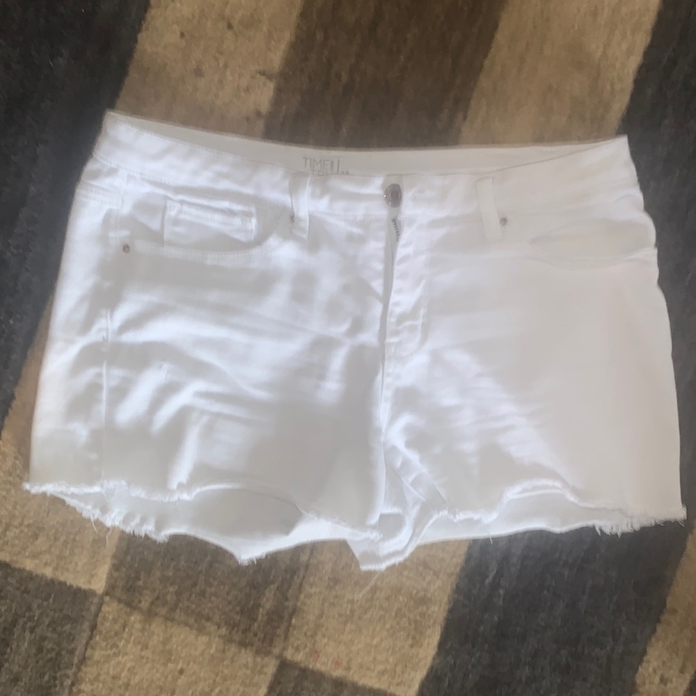Time and tru mid rise shorts